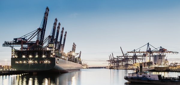 Markenglobalisierung | Case Study zum Kunden Peters + Bey | Containerhafen Hamburg