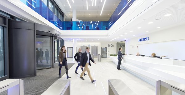 Signify ist der neue Firmenname von Philips Lighting. Signify ist Weltmarktführer im Bereich vernetzter LED-Beleuchtungssysteme, -software und –services. Hamburg zählt zu den wichtigsten Standorten.